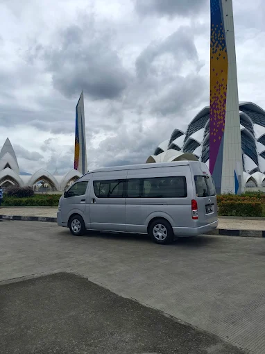 Rental Mobil Cirebon Unit Hiace Commuter Prima