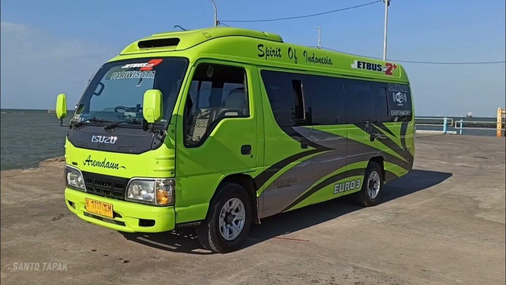 Armada Trusmi Hiace Cirebon di Destinasi Wisata dengan sewa elf long Majalengka
